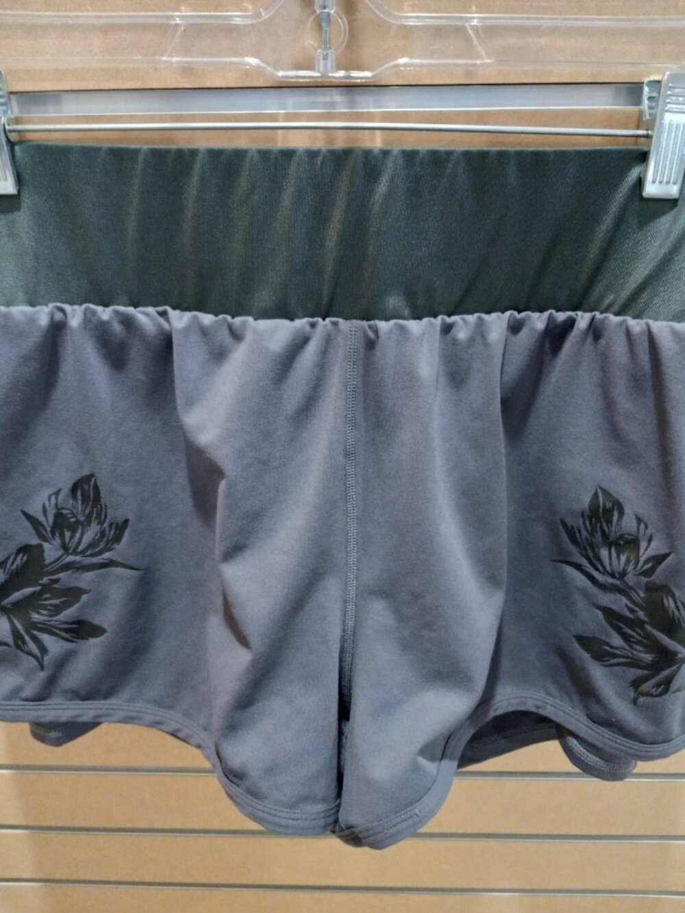 Fabletics Women Shorts Size Large Activewear